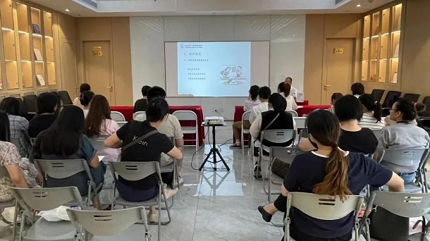 润一所合伙人林报春律师为普陀区和谐企业开展“劳动法与公司法”专题讲座.webp.jpg